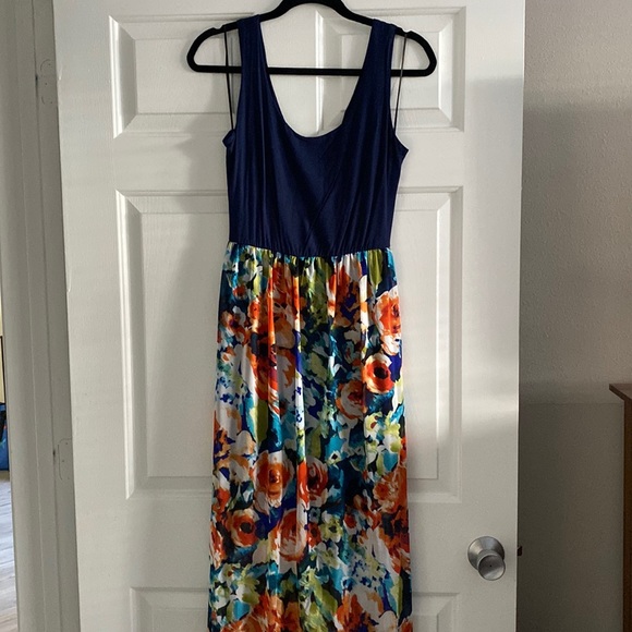 Le Lis Dresses & Skirts - Le Lis floral maxi dress with cutout cris cross back